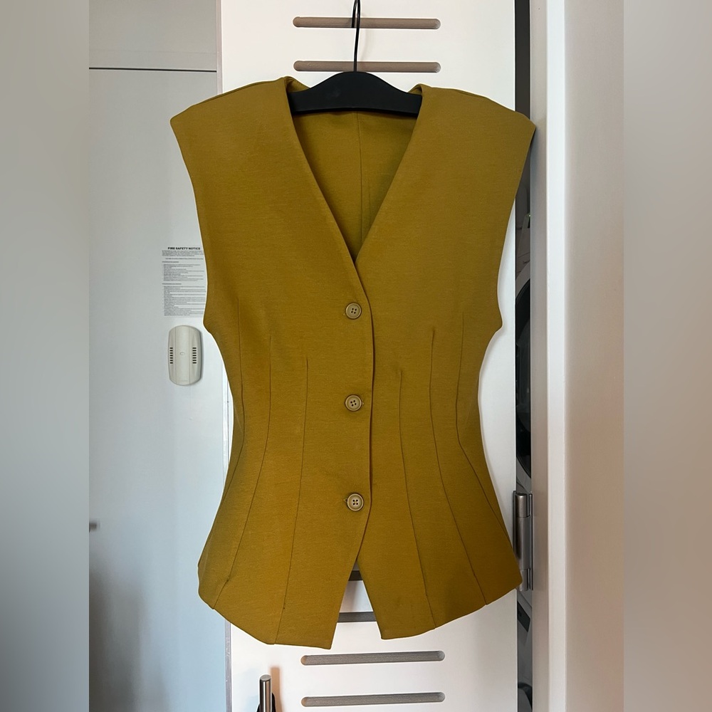 ZARA Elastic Vest 🥑